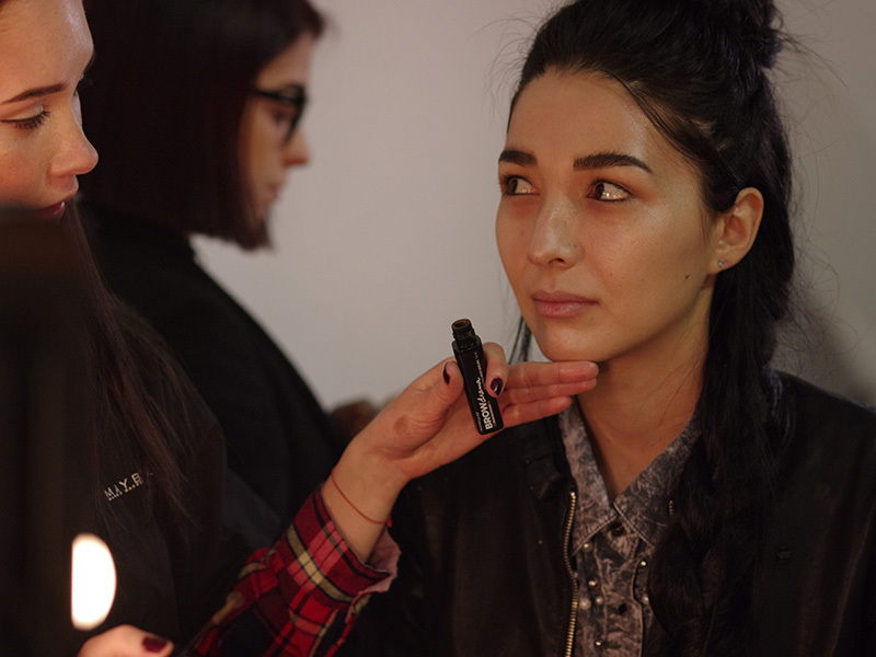 UFW AW 16/17. Второй день: бэкстейдж макияж