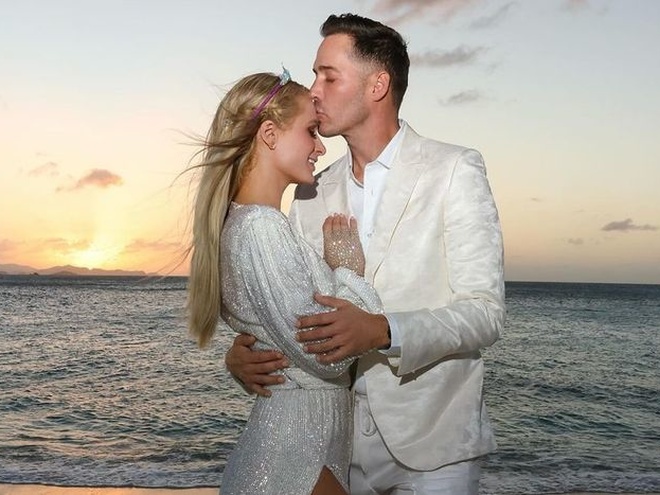 «Кожен день з тобою — казка»: Періс Хілтон привітала чоловіка з 43-річчям