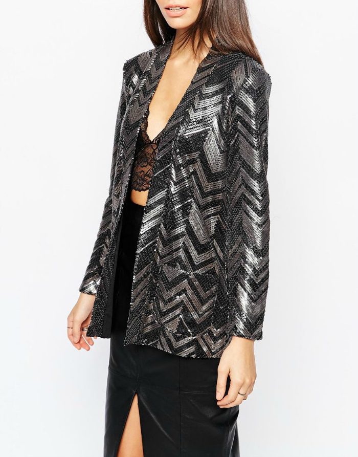 Street style идеи для новогоднего образа: шопинг