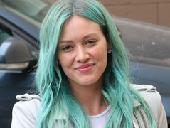Хіларі Дафф пофарбувала волосся в бірюзовий відтінок