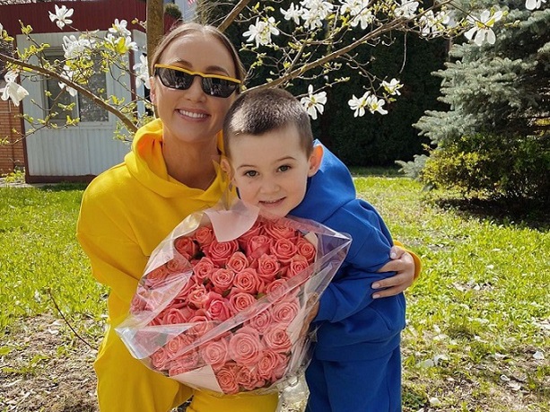 Анна Різатдінова з сином Романом