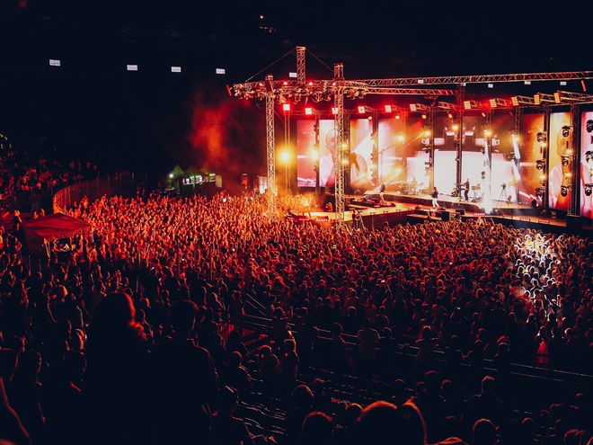 Антитіла в стадионном туре Hello