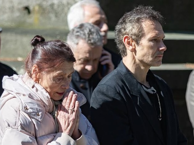 Вакарчук разом із мамою відвідав могилу батька у п'яту річницю його смерті