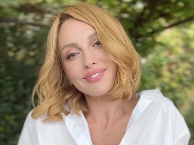 «Коли гримерка стає подіумом»: Полякова знялася у спокусливому образі