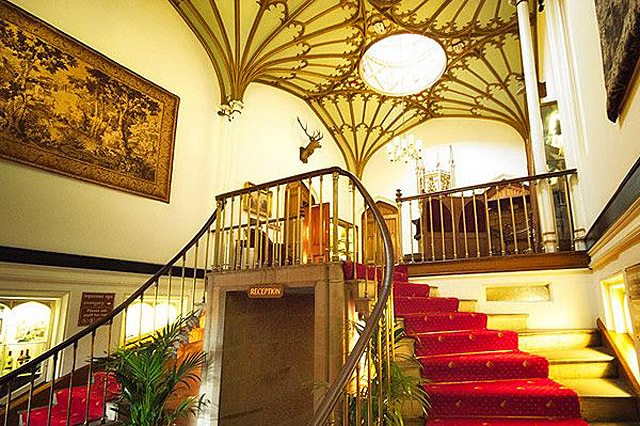 Романтические отели Европы: Dalhousie Castle Hotel and Spa, Edinburgh