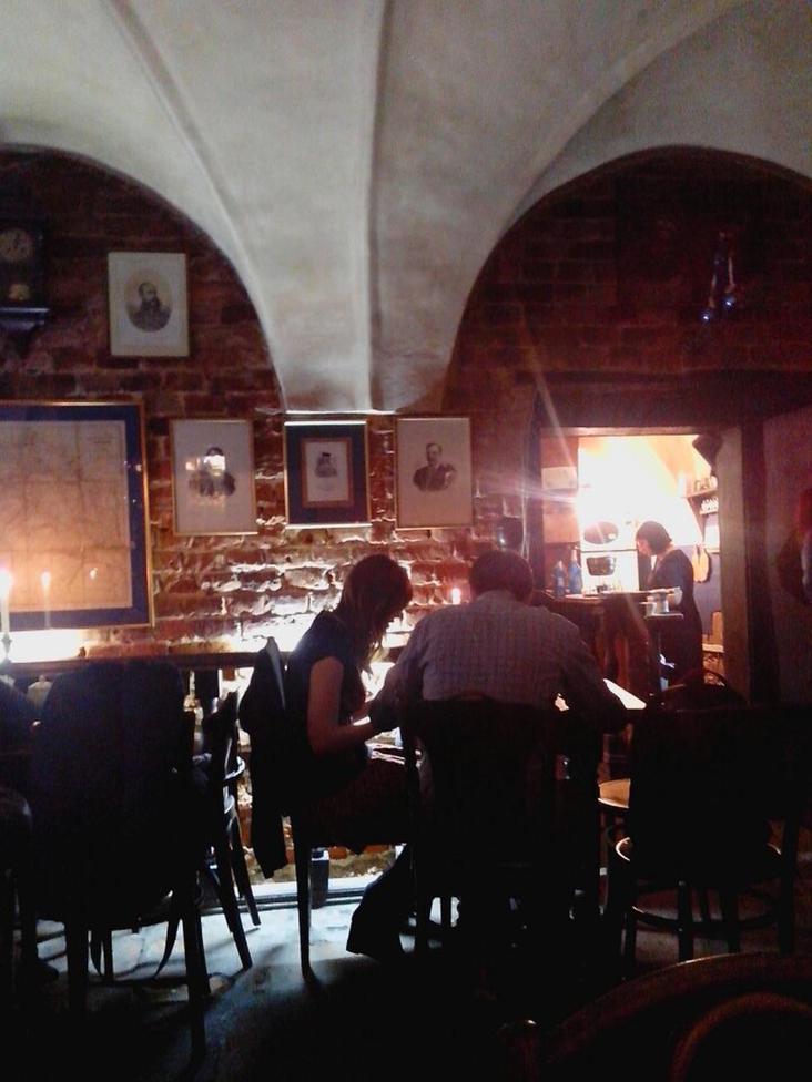 Рестораны Львова: Під синьою пляшкою