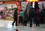 Креативный способ доставить тележки на второй этаж
