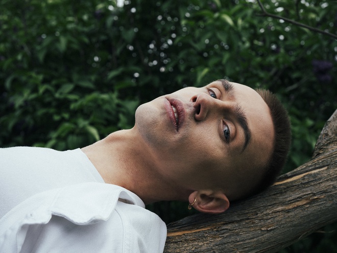 Співак та актор LOGVIN презентує лірично-романтичну композицію «Кілометри між нами»