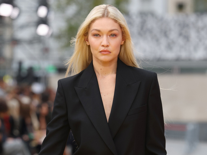 Сміливо: Джіджі Хадід показала, як носити шкіряний тотал-лук у 2023 році