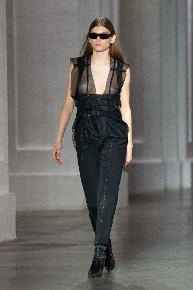 POSTUSHNA Re-Fashion for DHL