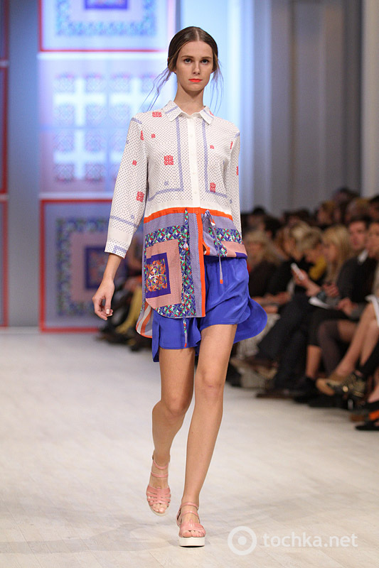 Показ POUSTOVIT 