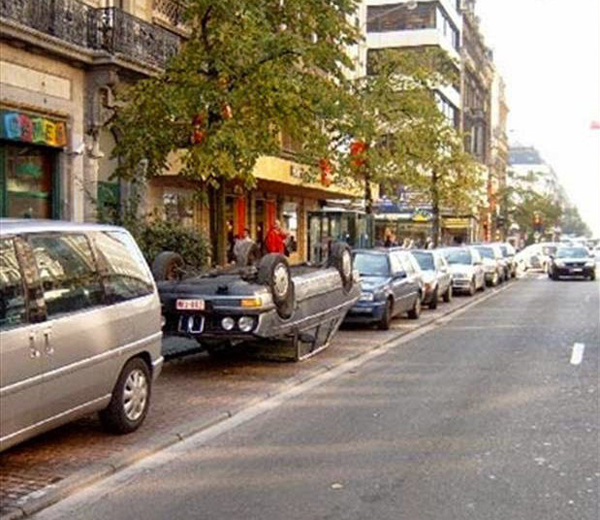 Когда за рулём блондинка