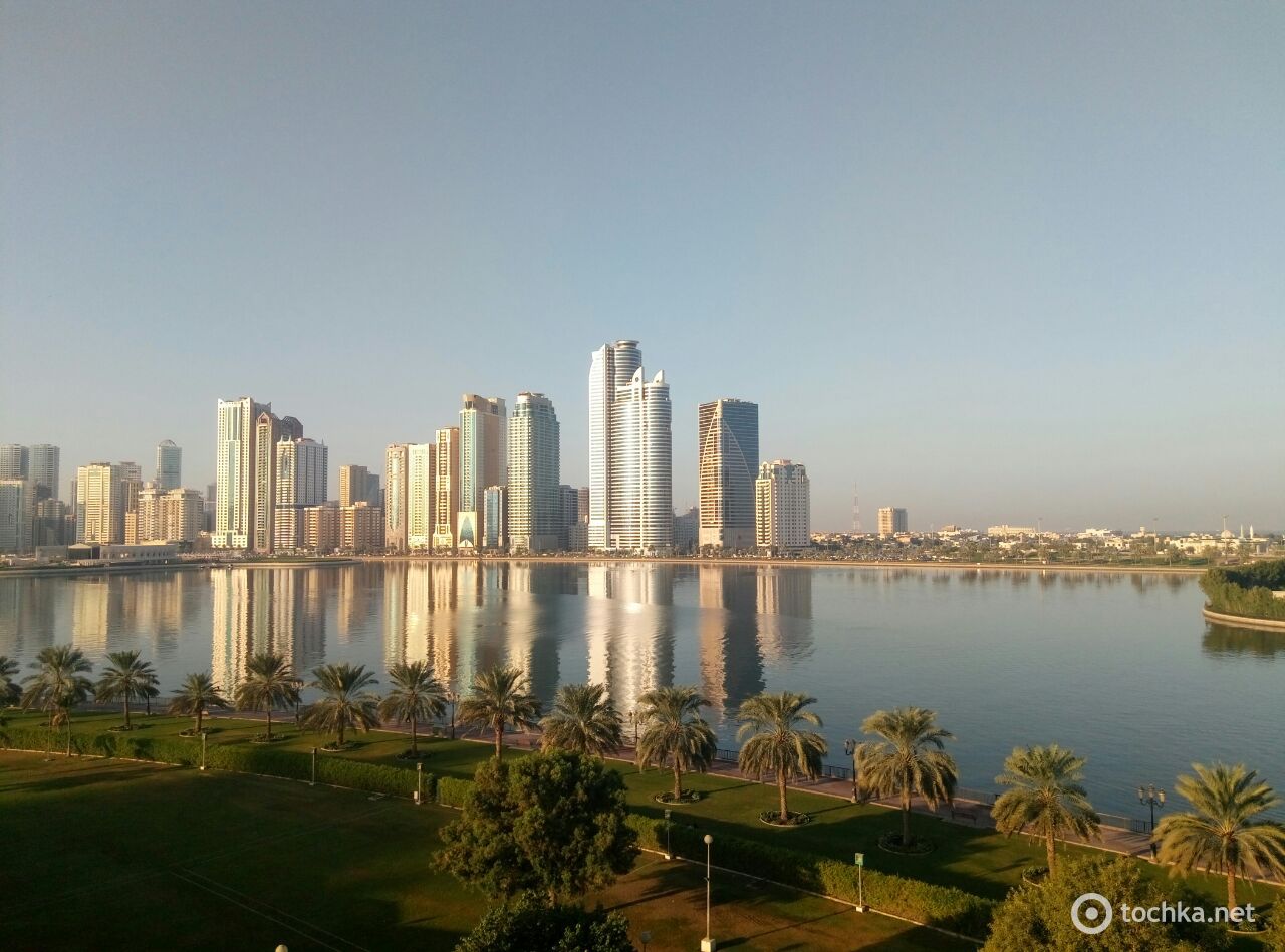 вид з Holiday International Sharjah  4*