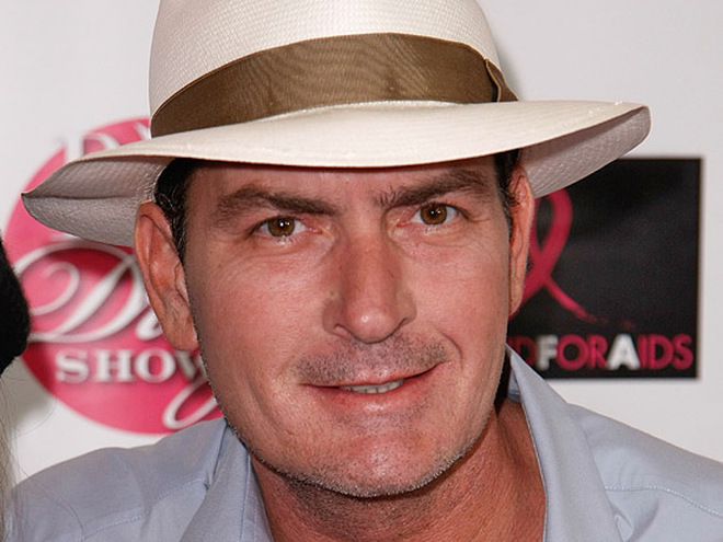 Чарли Шин предъявил иск на $ 100 млн