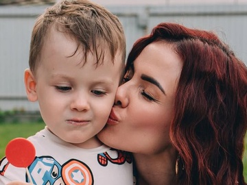 «Вдома безпечніше»: MamaRika застрягла із сином у Дубаї під обстрілами без укриттів