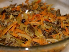 Куриные сердечки с морковью Куриные сердечки с морковью