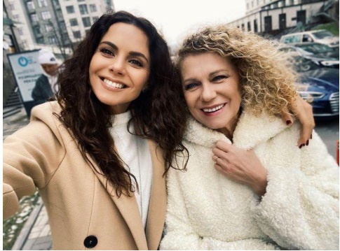 Настя Каменських з мамою