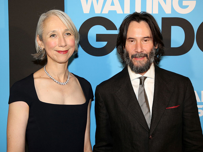 Кіану Рівз поцілував кохану на прем'єрі свого нового фільму