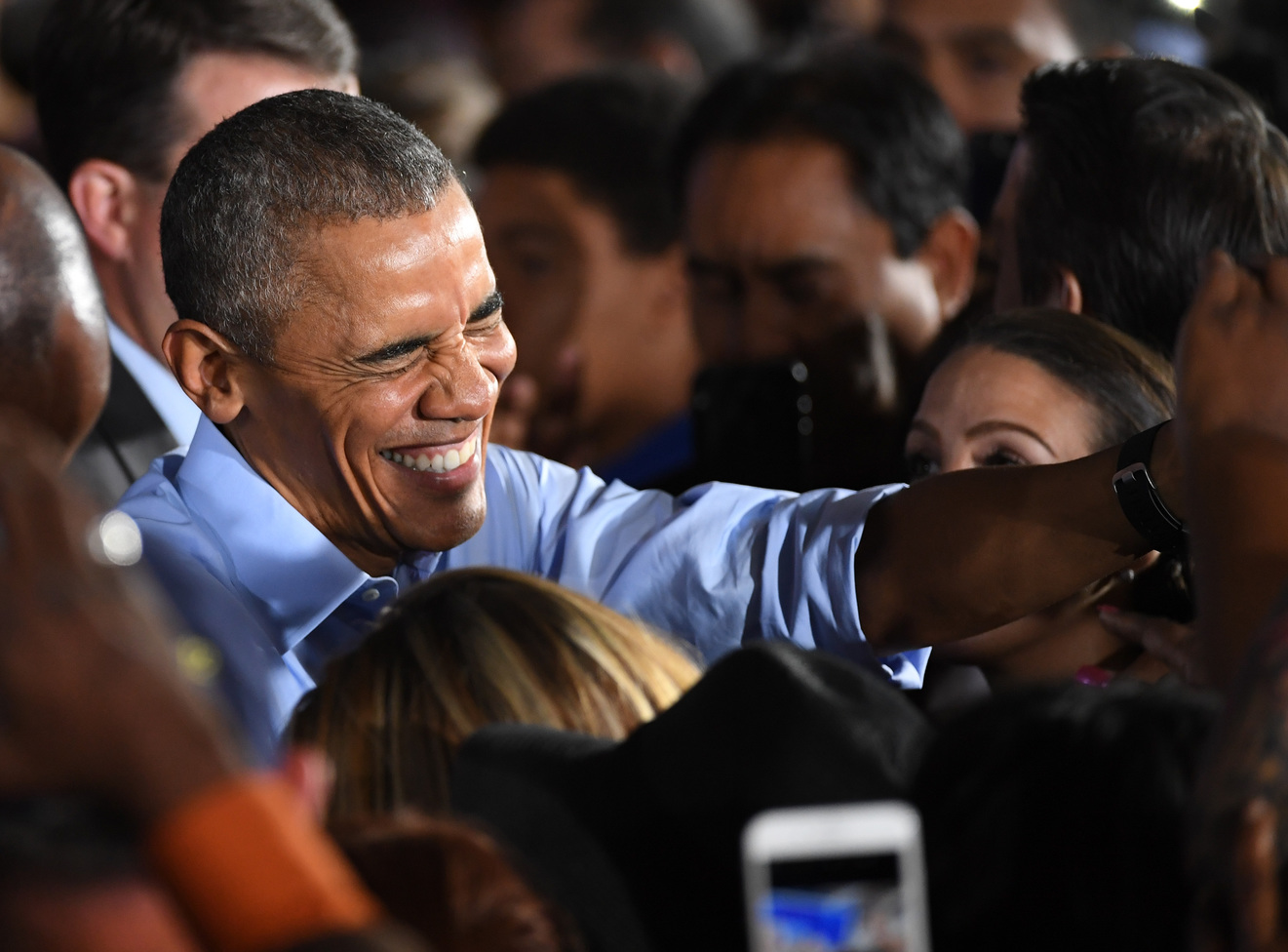 День сміху. Люди сміються