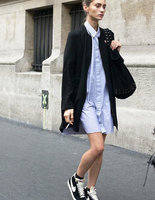 Как носить кроссовки: street-style примеры