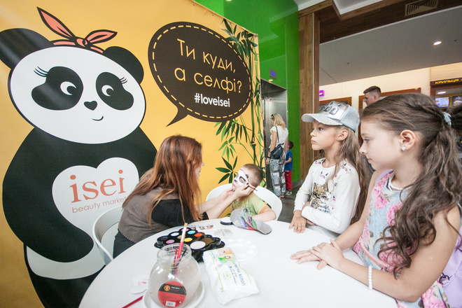 Сети корейской косметики Isei 3 года: яркий праздник в ТРК Проспект для любимых клиентов