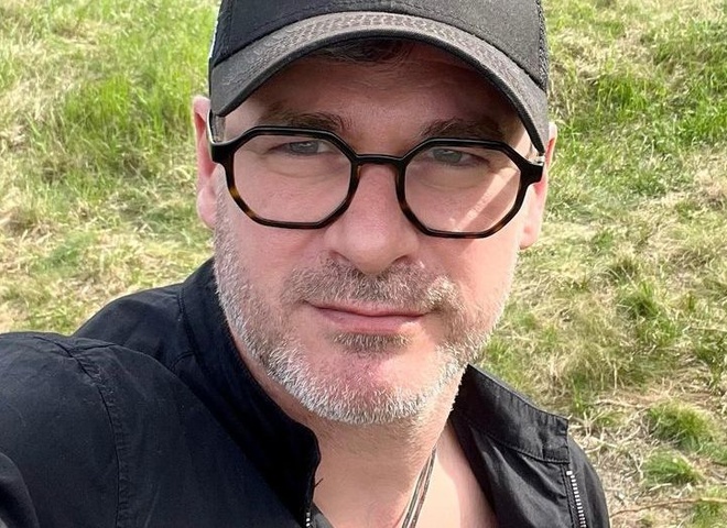 Арсен Мірзоян поділився своїми підлітковими світлинами