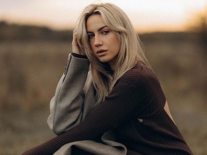 Леся Нікітюк знялася у столітній вишиванці