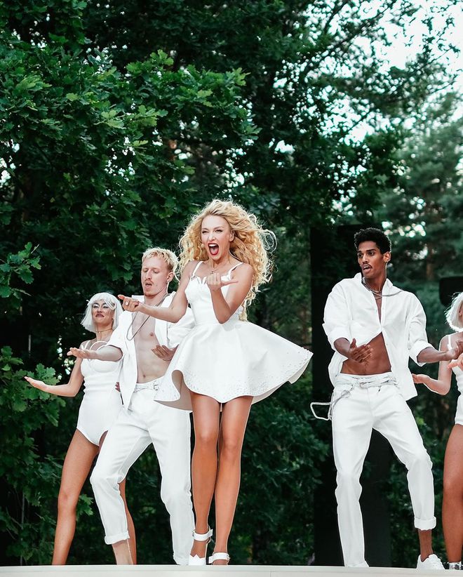 Оля Полякова