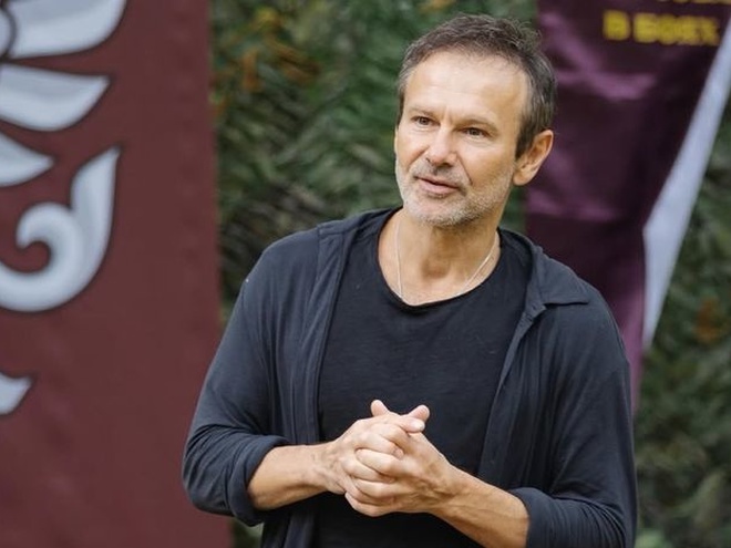 «Крінжово виглядає»: Вакарчука порівняли з учасницею «Холостяка»