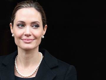 Анджеліна Джолі закрила свій фонд боротьби з насильством над жінками: в чому причина