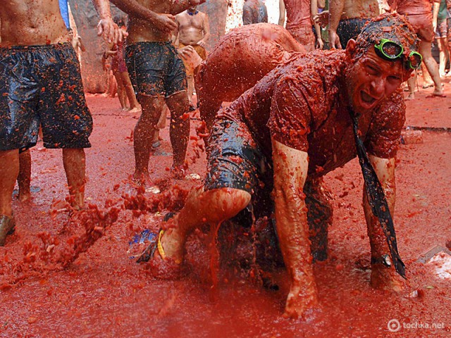Самые необычные фестивали Испании: La Tomatina