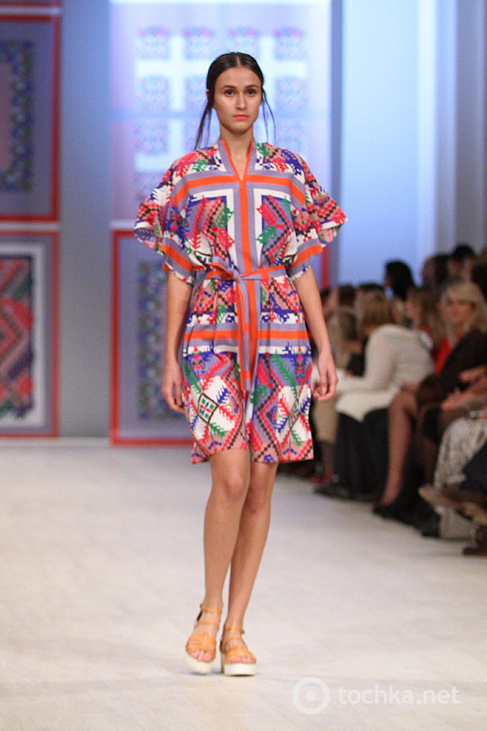 Показ POUSTOVIT 