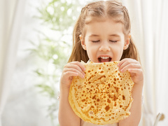 Млинці на кефірі з окропом і содою: покроковий рецепт