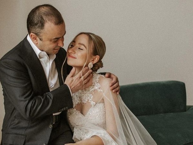 Дружина Віктора Павлика вперше показала авто, заради якого взяла кредит