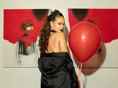 Рианна приостанавливает работу модного бренда Fenty