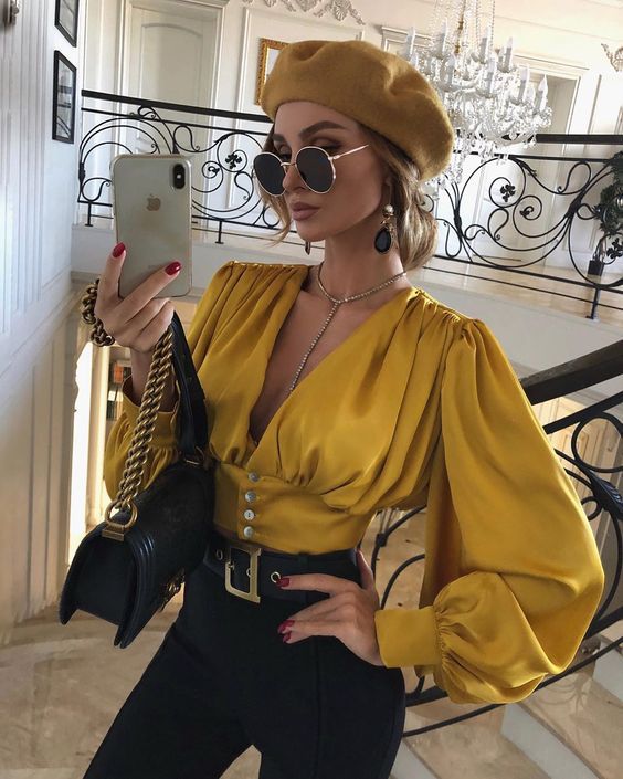 Блузки с акцентными рукавами — тренд 2021