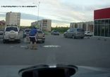 Хотел прокатится на тележке... [ Есть пострадавшие! ]