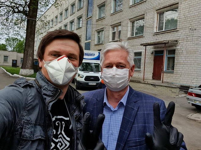 Дмитрий Комаров вместе с бизнесменами обеспечили две больницы средствами защиты и дезинфекции