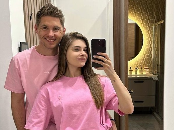 Кохана Остапчука знепритомніла на відпочинку: у Мережі її запідозрили у вагітності