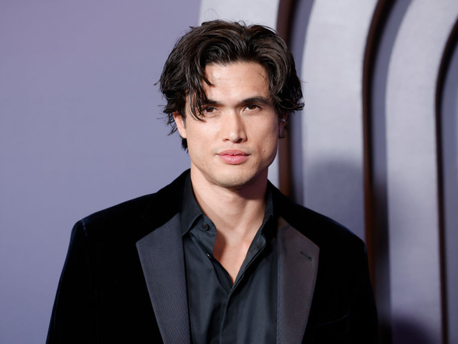 Зірка «Рівердейла» Чарльз Мелтон уперше став батьком