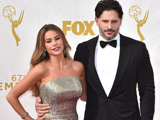 Звезды на красной дорожке Эмми-2015