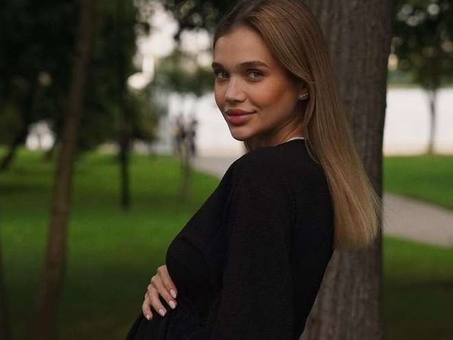 Блогерка Саша Бо розсекретила, скільки кілограмів набрала під час третьої вагітності