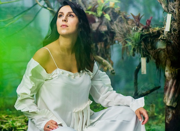 Украинские знаменитости предстали в интересных образах в рамках нового сезона "Голос країни 8"