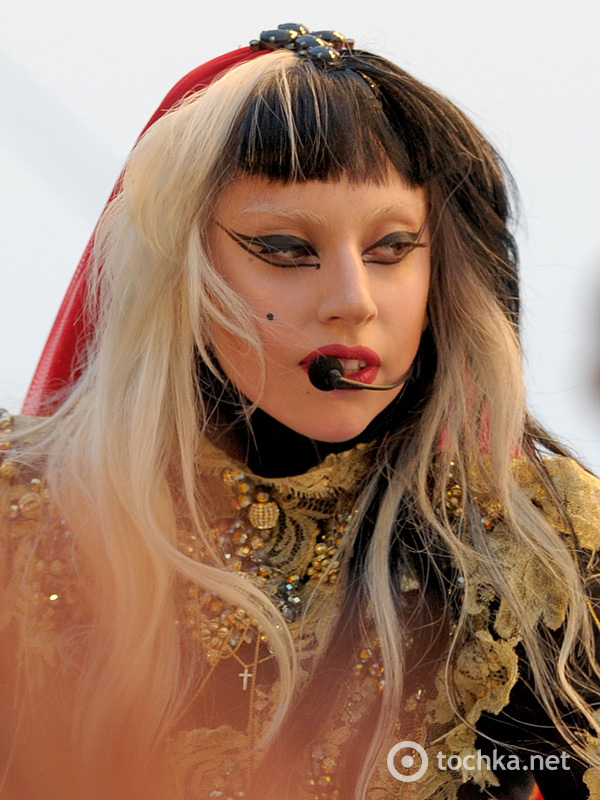 Странные прически Леди Гаги