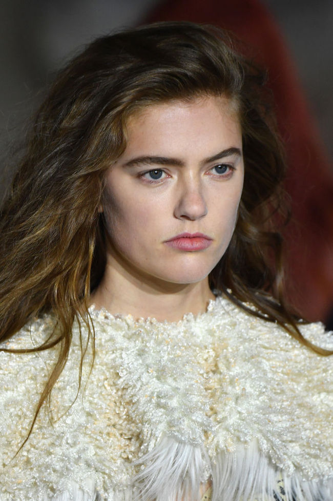 Весняні зачіски 2017: ефект недбалості