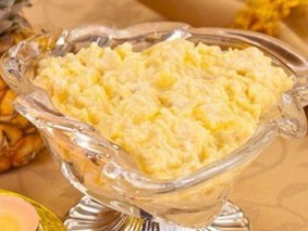 Салат с сыром, ананасами и курицей Салат с сыром, ананасами и курицей