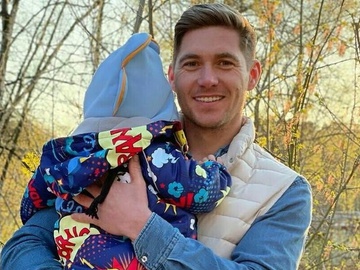 Остапчук запостив відео з пологового будинку з новонародженим сином