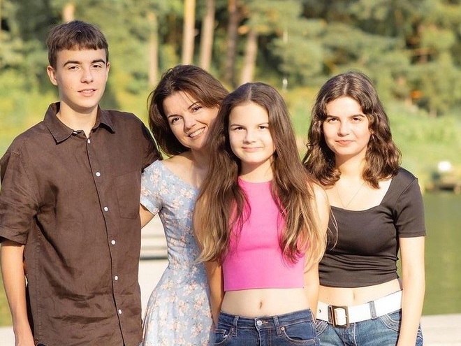 «Відтепер усі мої діти вдома»: Падалко оголосила про повернення доньки в Україну