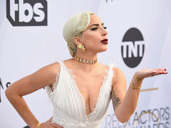 Сексуальные платья знаменитостей 2019