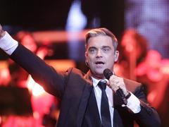 Party Like A Russian: Роббі Вільямс висміяв в новому кліпі російських олігархів (відео)